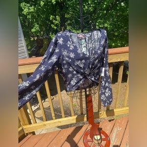 Faux tied up blouse🌼 NWT